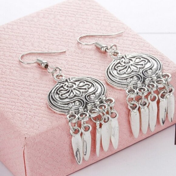 Vintage Boho Earrings Long drop tassel jewelry - Picture 4 of 7